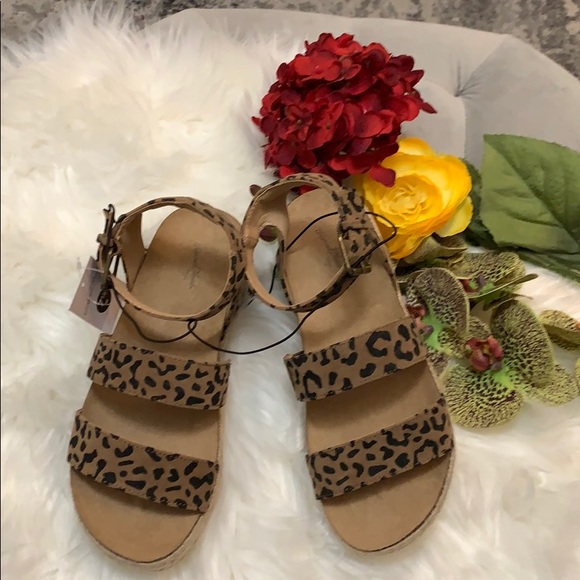 Animal Print Strappy Platform Espadrille Sandals W/Side Buckle Sz 7.5W NEW! FIRM - Picture 2 of 5